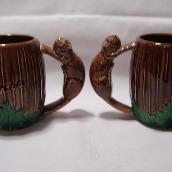 Set of 2 Canada Beaver Handle Mug Maple Leaves 1950s Souvenir Vintage Cup Shaffo - Picture 2 of 2